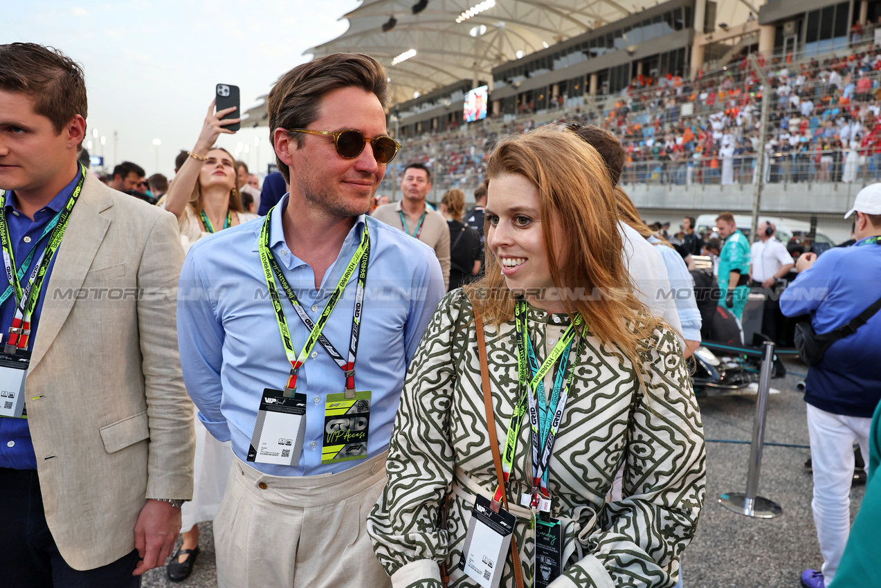 GP BAHRAIN, (L to R): Edoardo Mapelli Mozzi (GBR) with sua moglie Princess Beatrice (GBR) on the grid.

13.04.2025. Formula 1 World Championship, Rd 4, Bahrain Grand Prix, Sakhir, Bahrain, Gara Day.

- www.xpbimages.com, EMail: requests@xpbimages.com © Copyright: Moy / XPB Images