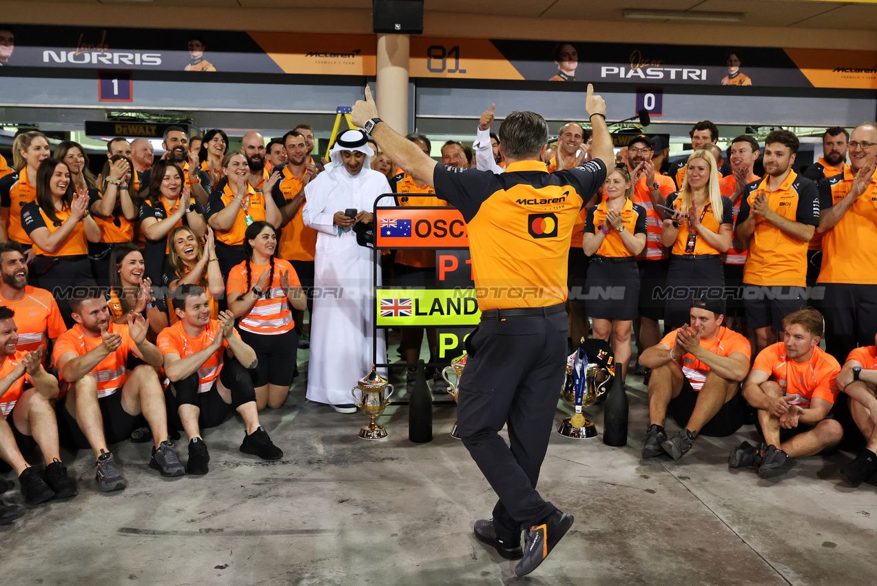 GP BAHRAIN, Zak Brown (USA) McLaren Executive Director celebrates a 1-3 finish with the team.

13.04.2025. Formula 1 World Championship, Rd 4, Bahrain Grand Prix, Sakhir, Bahrain, Gara Day.

- www.xpbimages.com, EMail: requests@xpbimages.com © Copyright: Moy / XPB Images