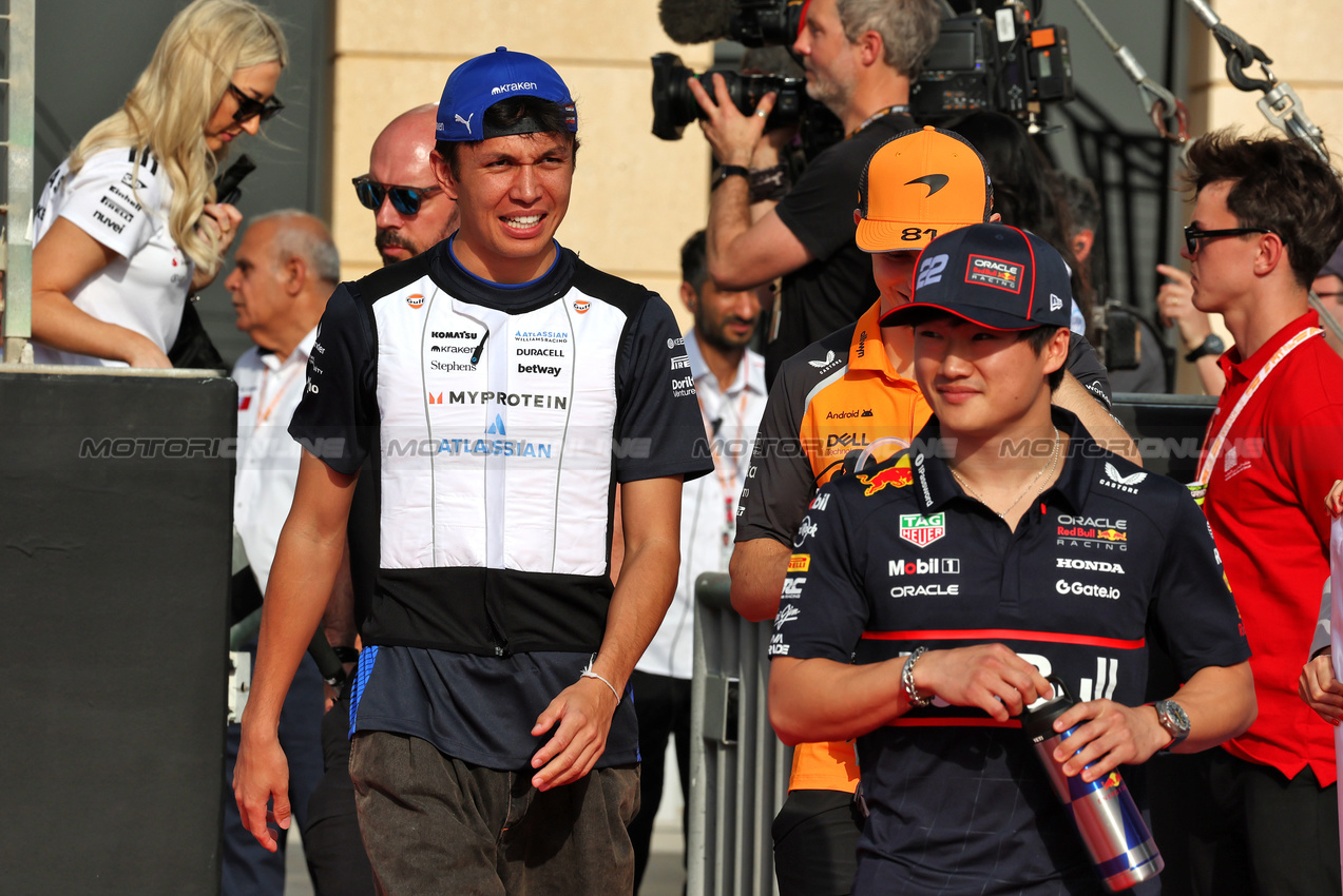 GP BAHRAIN, Alexander Albon (THA) Atlassian Williams Racing on the drivers' parade.

13.04.2025. Formula 1 World Championship, Rd 4, Bahrain Grand Prix, Sakhir, Bahrain, Gara Day.

- www.xpbimages.com, EMail: requests@xpbimages.com © Copyright: Moy / XPB Images