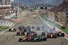 GP BAHRAIN, (L to R): Oscar Piastri (AUS) McLaren MCL39 e George Russell (GBR) Mercedes AMG F1 W16 battle for the lead at the partenza of the race.

13.04.2025. Formula 1 World Championship, Rd 4, Bahrain Grand Prix, Sakhir, Bahrain, Gara Day.

- www.xpbimages.com, EMail: requests@xpbimages.com © Copyright: Batchelor / XPB Images