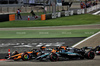 GP BAHRAIN, (L to R): Oscar Piastri (AUS) McLaren MCL39 e George Russell (GBR) Mercedes AMG F1 W16 battle for the lead at the partenza of the race.

13.04.2025. Formula 1 World Championship, Rd 4, Bahrain Grand Prix, Sakhir, Bahrain, Gara Day.

- www.xpbimages.com, EMail: requests@xpbimages.com © Copyright: Batchelor / XPB Images
