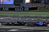 GP BAHRAIN, Andrea Kimi Antonelli (ITA) Mercedes AMG F1 W16 e Carlos Sainz (ESP) Atlassian Williams Racing FW46 battle for position.

13.04.2025. Formula 1 World Championship, Rd 4, Bahrain Grand Prix, Sakhir, Bahrain, Gara Day.

- www.xpbimages.com, EMail: requests@xpbimages.com © Copyright: Batchelor / XPB Images