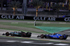 GP BAHRAIN, Andrea Kimi Antonelli (ITA) Mercedes AMG F1 W16 e Carlos Sainz (ESP) Atlassian Williams Racing FW46 battle for position.

13.04.2025. Formula 1 World Championship, Rd 4, Bahrain Grand Prix, Sakhir, Bahrain, Gara Day.

- www.xpbimages.com, EMail: requests@xpbimages.com © Copyright: Batchelor / XPB Images