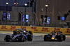 GP BAHRAIN, (L to R): Carlos Sainz (ESP) Atlassian Williams Racing FW46 e Max Verstappen (NLD) Red Bull Racing RB21 battle for position.

13.04.2025. Formula 1 World Championship, Rd 4, Bahrain Grand Prix, Sakhir, Bahrain, Gara Day.

- www.xpbimages.com, EMail: requests@xpbimages.com © Copyright: Moy / XPB Images