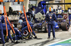 GP BAHRAIN, Carlos Sainz (ESP) Atlassian Williams Racing FW46 makes a pit stop.

13.04.2025. Formula 1 World Championship, Rd 4, Bahrain Grand Prix, Sakhir, Bahrain, Gara Day.

- www.xpbimages.com, EMail: requests@xpbimages.com © Copyright: Bearne / XPB Images