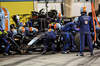 GP BAHRAIN, Carlos Sainz (ESP) Atlassian Williams Racing FW46 makes a pit stop.

13.04.2025. Formula 1 World Championship, Rd 4, Bahrain Grand Prix, Sakhir, Bahrain, Gara Day.

- www.xpbimages.com, EMail: requests@xpbimages.com © Copyright: Bearne / XPB Images