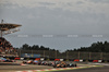 GP BAHRAIN, Oscar Piastri (AUS) McLaren MCL39 davanti a at the partenza of the race.

13.04.2025. Formula 1 World Championship, Rd 4, Bahrain Grand Prix, Sakhir, Bahrain, Gara Day.

- www.xpbimages.com, EMail: requests@xpbimages.com © Copyright: Bearne / XPB Images