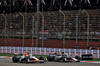 GP BAHRAIN, Isack Hadjar (FRA) Racing Bulls VCARB 02 e Oliver Bearman (GBR) Haas VF-25 battle for position.

13.04.2025. Formula 1 World Championship, Rd 4, Bahrain Grand Prix, Sakhir, Bahrain, Gara Day.

- www.xpbimages.com, EMail: requests@xpbimages.com © Copyright: Batchelor / XPB Images