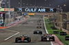 GP BAHRAIN, Lewis Hamilton (GBR) Ferrari SF-25 e Esteban Ocon (FRA) Haas VF-25 battle for position.

13.04.2025. Formula 1 World Championship, Rd 4, Bahrain Grand Prix, Sakhir, Bahrain, Gara Day.

- www.xpbimages.com, EMail: requests@xpbimages.com © Copyright: Batchelor / XPB Images