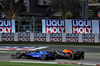 GP BAHRAIN, Carlos Sainz (ESP) Atlassian Williams Racing FW46 e Yuki Tsunoda (JPN) Red Bull Racing RB21 battle for position.

13.04.2025. Formula 1 World Championship, Rd 4, Bahrain Grand Prix, Sakhir, Bahrain, Gara Day.

- www.xpbimages.com, EMail: requests@xpbimages.com © Copyright: Batchelor / XPB Images