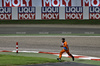 GP BAHRAIN, A marshal removes debris from turn 1.

13.04.2025. Formula 1 World Championship, Rd 4, Bahrain Grand Prix, Sakhir, Bahrain, Gara Day.

- www.xpbimages.com, EMail: requests@xpbimages.com © Copyright: Batchelor / XPB Images