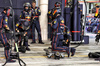 GP BAHRAIN, Red Bull Racing meccanici in the pits.

13.04.2025. Formula 1 World Championship, Rd 4, Bahrain Grand Prix, Sakhir, Bahrain, Gara Day.

- www.xpbimages.com, EMail: requests@xpbimages.com © Copyright: Bearne / XPB Images