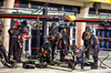 GP BAHRAIN, Red Bull Racing meccanici in the pits.

13.04.2025. Formula 1 World Championship, Rd 4, Bahrain Grand Prix, Sakhir, Bahrain, Gara Day.

- www.xpbimages.com, EMail: requests@xpbimages.com © Copyright: Bearne / XPB Images