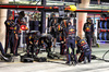 GP BAHRAIN, Red Bull Racing meccanici in the pits.

13.04.2025. Formula 1 World Championship, Rd 4, Bahrain Grand Prix, Sakhir, Bahrain, Gara Day.

- www.xpbimages.com, EMail: requests@xpbimages.com © Copyright: Bearne / XPB Images