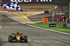 GP BAHRAIN, Gara winner Oscar Piastri (AUS) McLaren MCL39 takes the chequered flag at the end of the race.

13.04.2025. Formula 1 World Championship, Rd 4, Bahrain Grand Prix, Sakhir, Bahrain, Gara Day.

- www.xpbimages.com, EMail: requests@xpbimages.com © Copyright: Bearne / XPB Images
