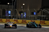 GP BAHRAIN, Liam Lawson (NZL) Racing Bulls VCARB 02 e Fernando Alonso (ESP) Aston Martin F1 Team AMR25 battle for position.

13.04.2025. Formula 1 World Championship, Rd 4, Bahrain Grand Prix, Sakhir, Bahrain, Gara Day.

- www.xpbimages.com, EMail: requests@xpbimages.com © Copyright: Moy / XPB Images