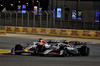 GP BAHRAIN, Isack Hadjar (FRA) Racing Bulls VCARB 02 e Oliver Bearman (GBR) Haas VF-25 battle for position.

13.04.2025. Formula 1 World Championship, Rd 4, Bahrain Grand Prix, Sakhir, Bahrain, Gara Day.

- www.xpbimages.com, EMail: requests@xpbimages.com © Copyright: Moy / XPB Images