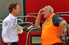 GP BAHRAIN, (L to R): James Matthews (GBR) Eden Rock Group CEO - Atlassian Williams Racing Board Member with Rob Marshall (GBR) McLaren Chief Designer.

13.04.2025. Formula 1 World Championship, Rd 4, Bahrain Grand Prix, Sakhir, Bahrain, Gara Day.

- www.xpbimages.com, EMail: requests@xpbimages.com © Copyright: Batchelor / XPB Images