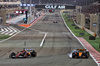 GP BAHRAIN, Charles Leclerc (MON) Ferrari SF-25 e Lando Norris (GBR) McLaren MCL39 battle for position.

13.04.2025. Formula 1 World Championship, Rd 4, Bahrain Grand Prix, Sakhir, Bahrain, Gara Day.

- www.xpbimages.com, EMail: requests@xpbimages.com © Copyright: Batchelor / XPB Images