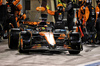 GP BAHRAIN, Oscar Piastri (AUS) McLaren MCL39 makes a pit stop.

13.04.2025. Formula 1 World Championship, Rd 4, Bahrain Grand Prix, Sakhir, Bahrain, Gara Day.

- www.xpbimages.com, EMail: requests@xpbimages.com © Copyright: Bearne / XPB Images