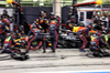 GP BAHRAIN, Yuki Tsunoda (JPN) Red Bull Racing RB21 makes a pit stop.

13.04.2025. Formula 1 World Championship, Rd 4, Bahrain Grand Prix, Sakhir, Bahrain, Gara Day.

- www.xpbimages.com, EMail: requests@xpbimages.com © Copyright: Bearne / XPB Images