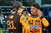 GP BAHRAIN, Second placed Lando Norris (GBR) McLaren with vincitore Oscar Piastri (AUS) McLaren in parc ferme.

13.04.2025. Formula 1 World Championship, Rd 4, Bahrain Grand Prix, Sakhir, Bahrain, Gara Day.

- www.xpbimages.com, EMail: requests@xpbimages.com © Copyright: Batchelor / XPB Images