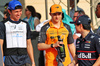 GP BAHRAIN, (L to R): Alexander Albon (THA) Atlassian Williams Racing e Oscar Piastri (AUS) McLaren on the drivers' parade.

13.04.2025. Formula 1 World Championship, Rd 4, Bahrain Grand Prix, Sakhir, Bahrain, Gara Day.

- www.xpbimages.com, EMail: requests@xpbimages.com © Copyright: Batchelor / XPB Images