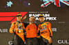 GP BAHRAIN, The podium (L to R): Oscar Piastri (AUS) McLaren, vincitore; Andrea Stella (ITA) McLaren Team Principal; Lando Norris (GBR) McLaren, third.

13.04.2025. Formula 1 World Championship, Rd 4, Bahrain Grand Prix, Sakhir, Bahrain, Gara Day.

- www.xpbimages.com, EMail: requests@xpbimages.com © Copyright: Bearne / XPB Images