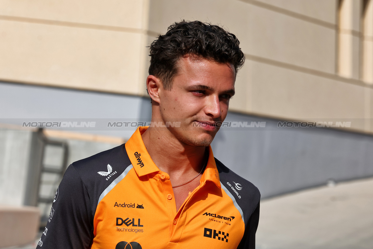 GP BAHRAIN, Lando Norris (GBR) McLaren.

10.04.2025. Formula 1 World Championship, Rd 4, Bahrain Grand Prix, Sakhir, Bahrain, Preparation Day.

- www.xpbimages.com, EMail: requests@xpbimages.com © Copyright: Moy / XPB Images
