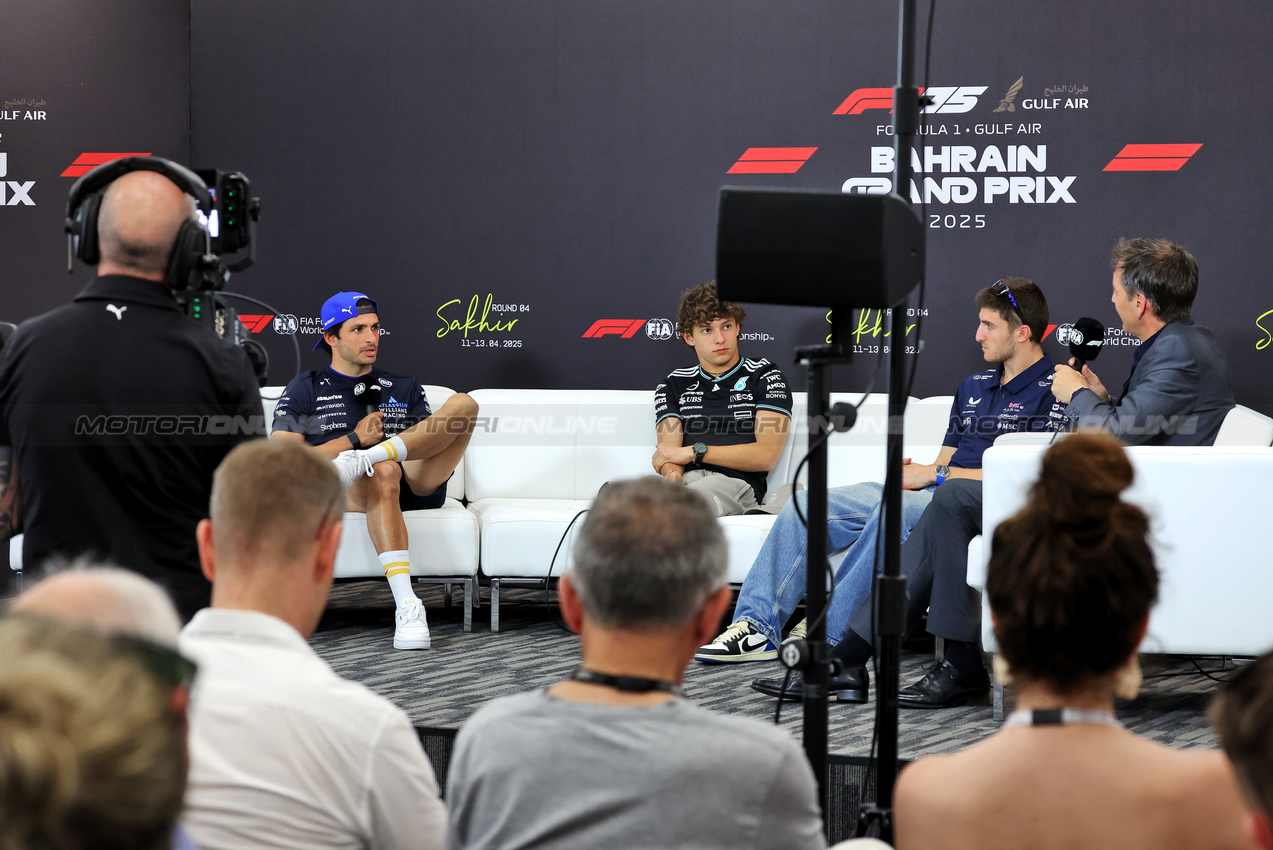 GP BAHRAIN, (L to R): Carlos Sainz (ESP) Atlassian Williams Racing; Andrea Kimi Antonelli (ITA) Mercedes AMG F1; e Jack Doohan (AUS) Alpine F1 Team, in the FIA Press Conference.

10.04.2025. Formula 1 World Championship, Rd 4, Bahrain Grand Prix, Sakhir, Bahrain, Preparation Day.

- www.xpbimages.com, EMail: requests@xpbimages.com © Copyright: Bearne / XPB Images