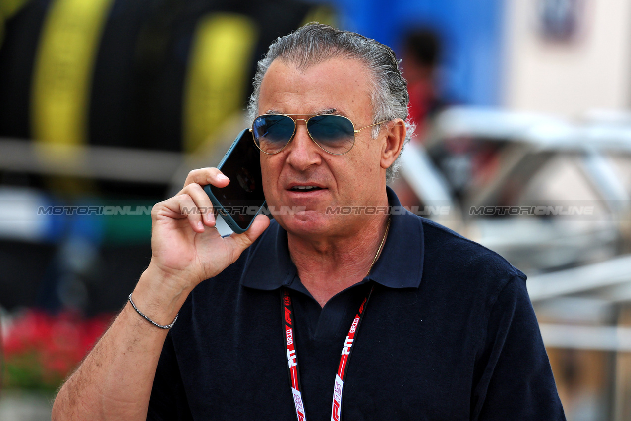 GP BAHRAIN, Jean Alesi (FRA).

10.04.2025. Formula 1 World Championship, Rd 4, Bahrain Grand Prix, Sakhir, Bahrain, Preparation Day.

- www.xpbimages.com, EMail: requests@xpbimages.com © Copyright: Moy / XPB Images