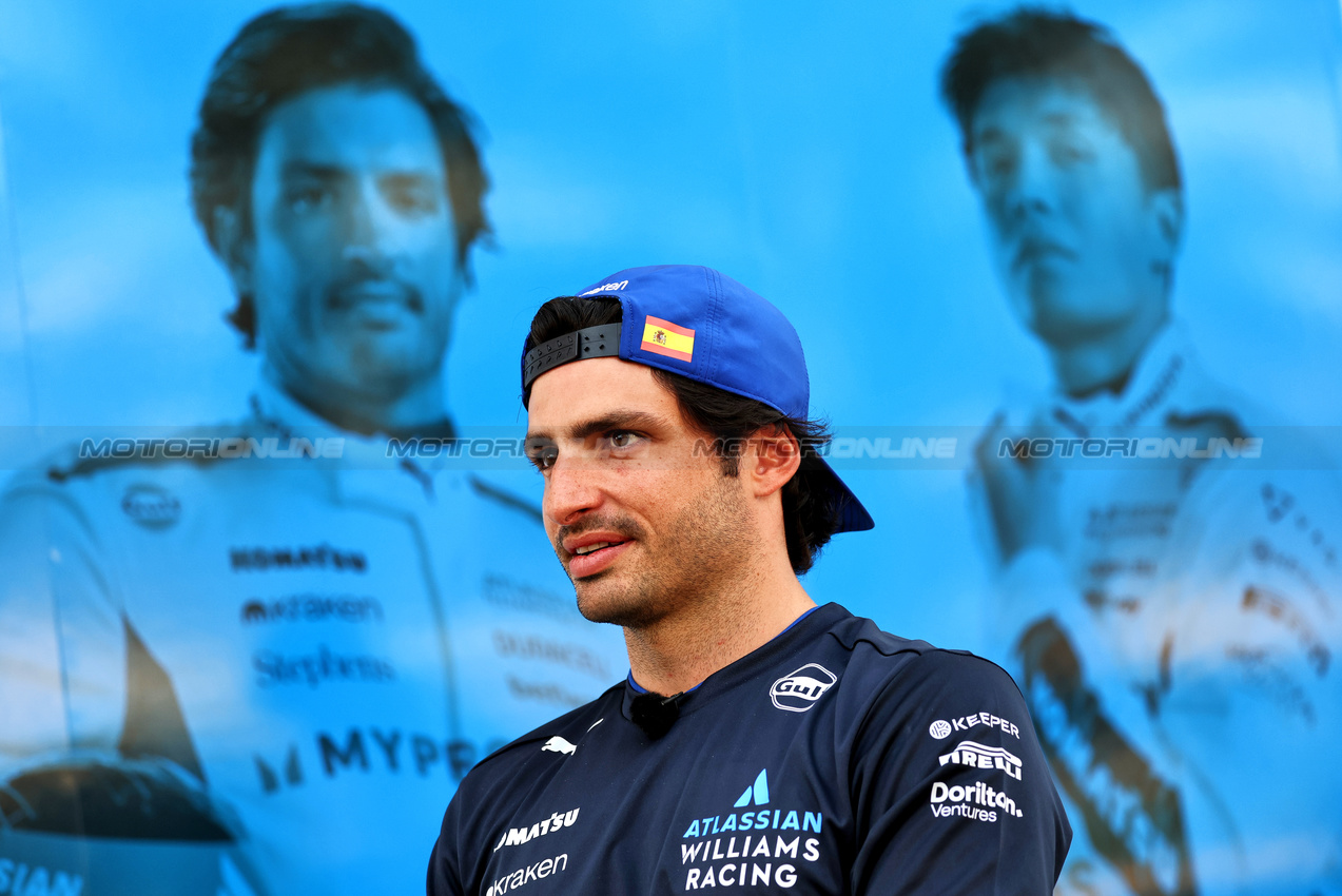 GP BAHRAIN, Carlos Sainz (ESP) Atlassian Williams Racing.

10.04.2025. Formula 1 World Championship, Rd 4, Bahrain Grand Prix, Sakhir, Bahrain, Preparation Day.

- www.xpbimages.com, EMail: requests@xpbimages.com © Copyright: Moy / XPB Images