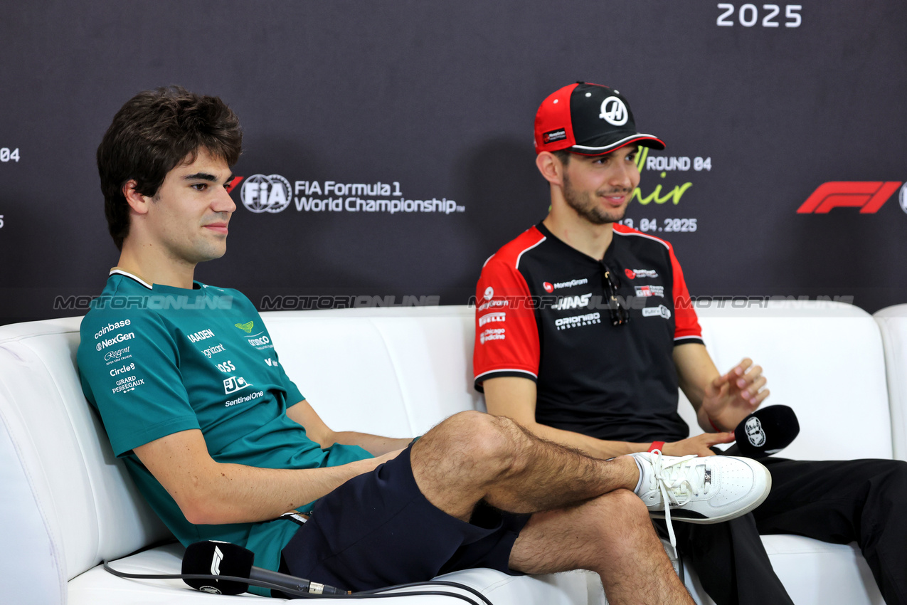 GP BAHRAIN, (L to R): Lance Stroll (CDN) Aston Martin F1 Team e Esteban Ocon (FRA) Haas F1 Team in the FIA Press Conference.

10.04.2025. Formula 1 World Championship, Rd 4, Bahrain Grand Prix, Sakhir, Bahrain, Preparation Day.

- www.xpbimages.com, EMail: requests@xpbimages.com © Copyright: Bearne / XPB Images