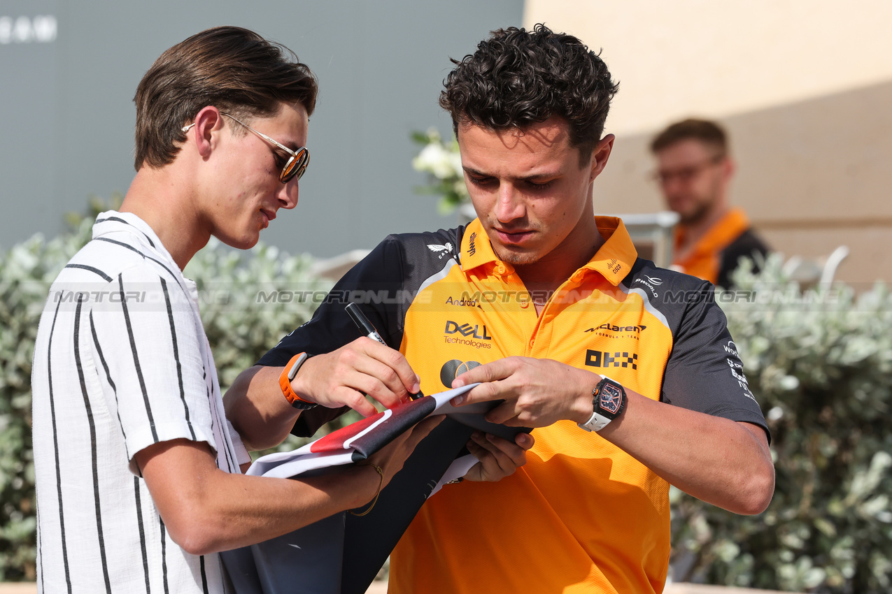 GP BAHRAIN, Lando Norris (GBR), McLaren F1 Team 
10.04.2025. Formula 1 World Championship, Rd 4, Bahrain Grand Prix, Sakhir, Bahrain, Preparation Day.
- www.xpbimages.com, EMail: requests@xpbimages.com © Copyright: Charniaux / XPB Images