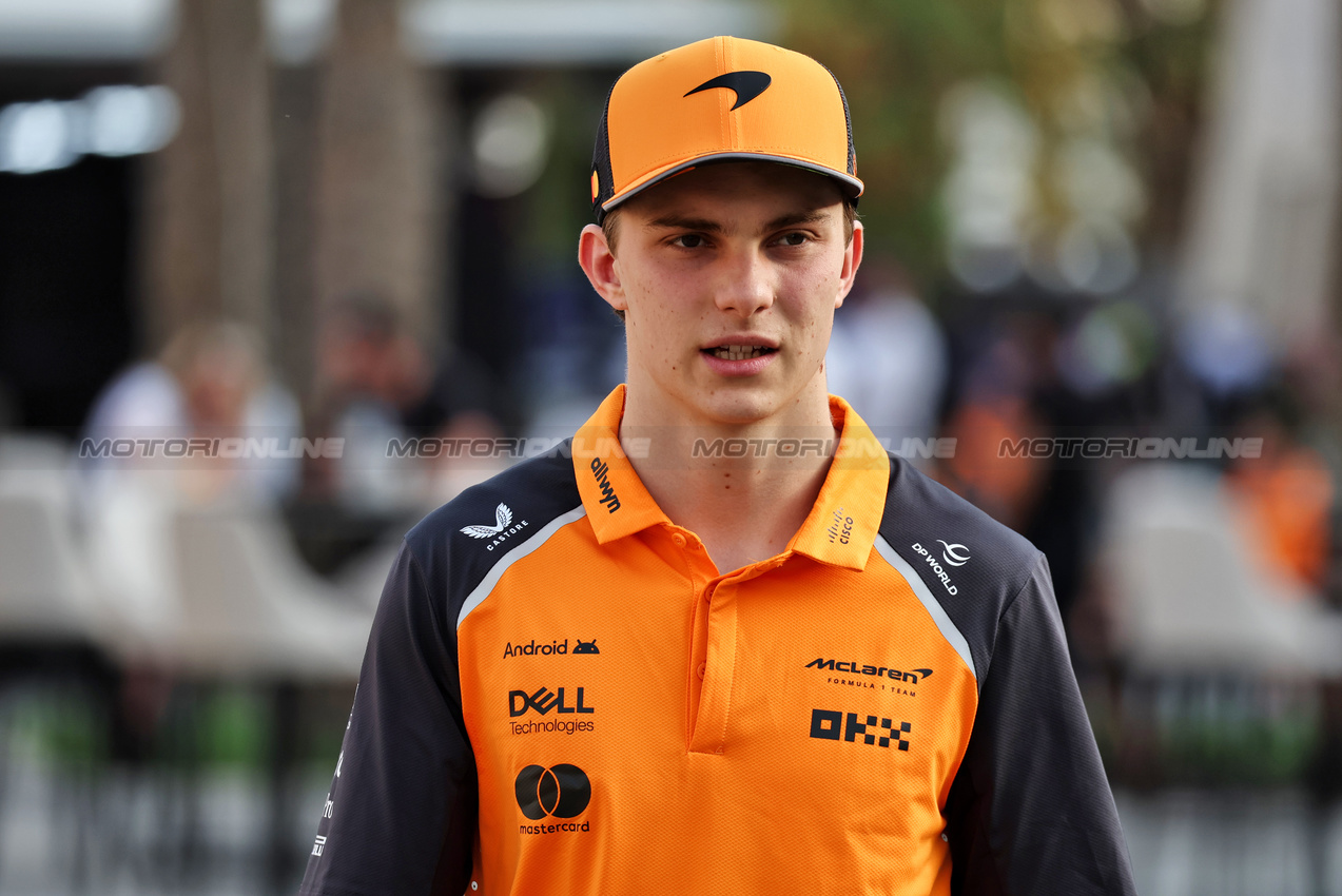 GP BAHRAIN, Oscar Piastri (AUS) McLaren.

10.04.2025. Formula 1 World Championship, Rd 4, Bahrain Grand Prix, Sakhir, Bahrain, Preparation Day.

- www.xpbimages.com, EMail: requests@xpbimages.com © Copyright: Moy / XPB Images