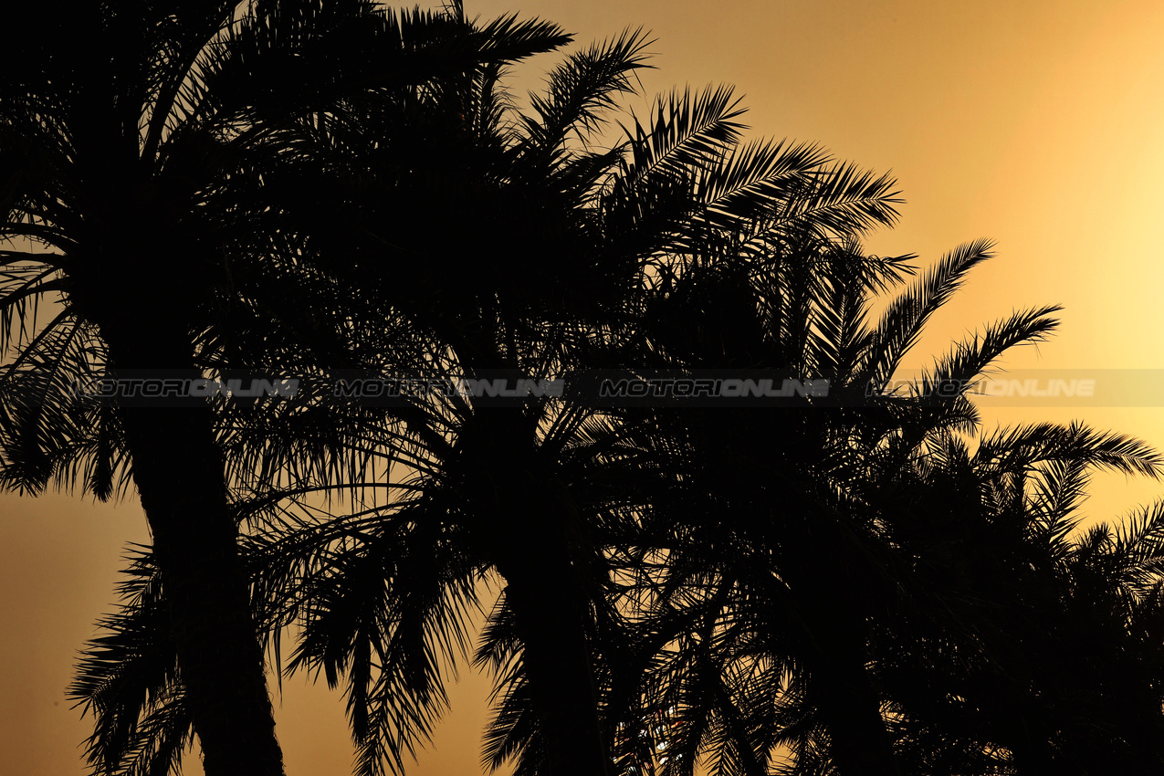 GP BAHRAIN, Circuit Atmosfera.

10.04.2025. Formula 1 World Championship, Rd 4, Bahrain Grand Prix, Sakhir, Bahrain, Preparation Day.

- www.xpbimages.com, EMail: requests@xpbimages.com © Copyright: Moy / XPB Images