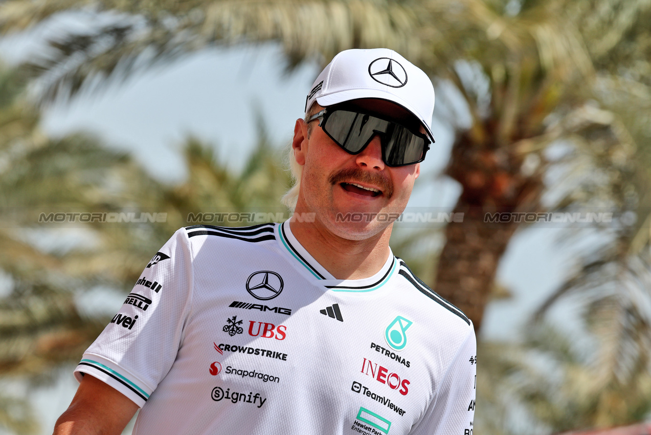 GP BAHRAIN, Valtteri Bottas (FIN) Mercedes AMG F1 Reserve Driver.

10.04.2025. Formula 1 World Championship, Rd 4, Bahrain Grand Prix, Sakhir, Bahrain, Preparation Day.

- www.xpbimages.com, EMail: requests@xpbimages.com © Copyright: Moy / XPB Images