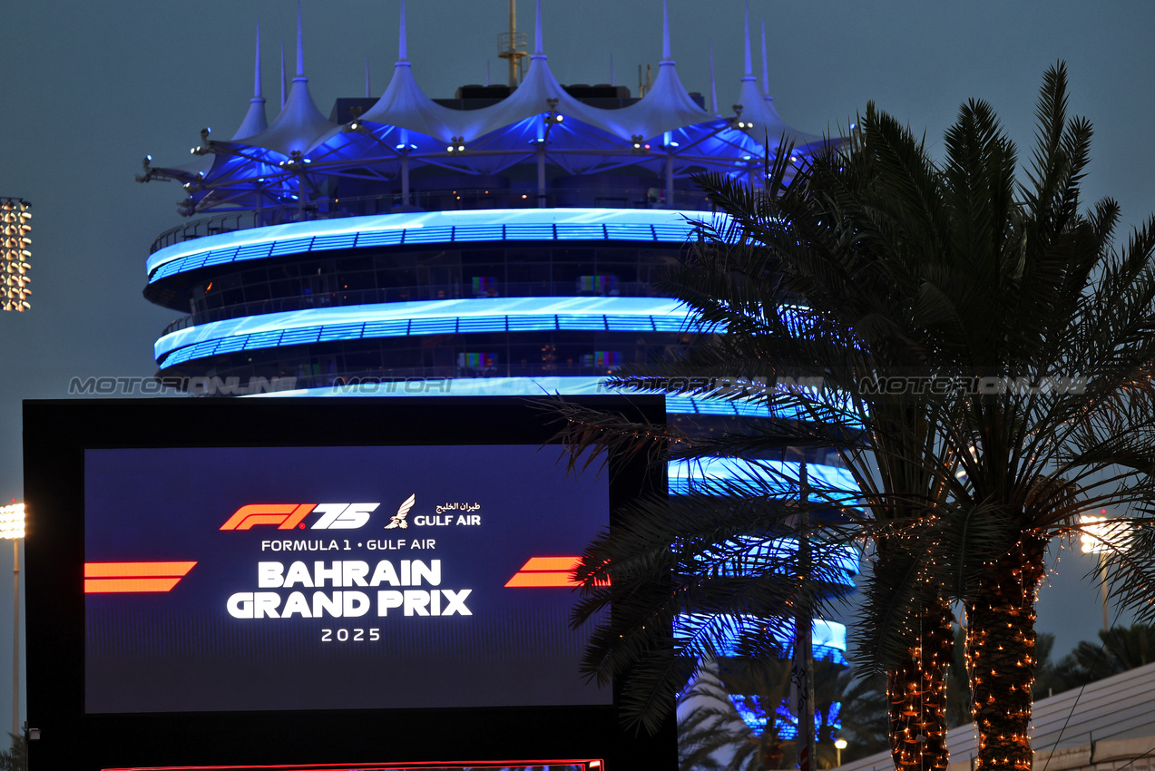 GP BAHRAIN, Circuit Atmosfera.

10.04.2025. Formula 1 World Championship, Rd 4, Bahrain Grand Prix, Sakhir, Bahrain, Preparation Day.

- www.xpbimages.com, EMail: requests@xpbimages.com © Copyright: Batchelor / XPB Images