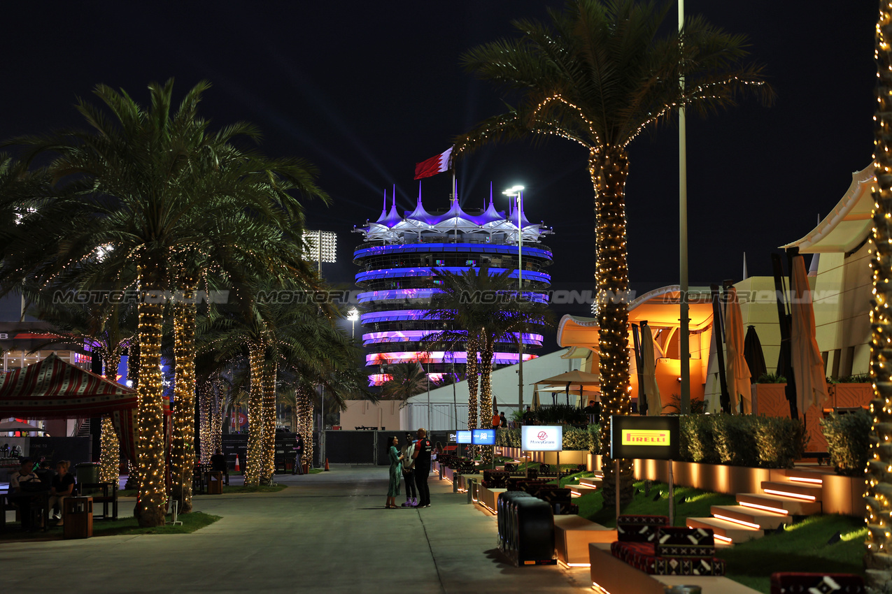 GP BAHRAIN, Paddock Atmosfera.

10.04.2025. Formula 1 World Championship, Rd 4, Bahrain Grand Prix, Sakhir, Bahrain, Preparation Day.

- www.xpbimages.com, EMail: requests@xpbimages.com © Copyright: Moy / XPB Images