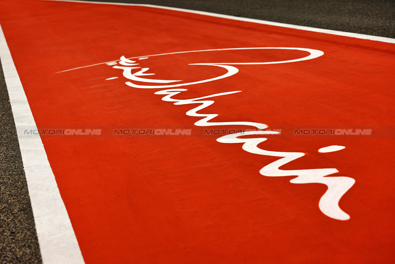 GP BAHRAIN, Circuit Atmosfera - Pit exit.

10.04.2025. Formula 1 World Championship, Rd 4, Bahrain Grand Prix, Sakhir, Bahrain, Preparation Day.

- www.xpbimages.com, EMail: requests@xpbimages.com © Copyright: Moy / XPB Images