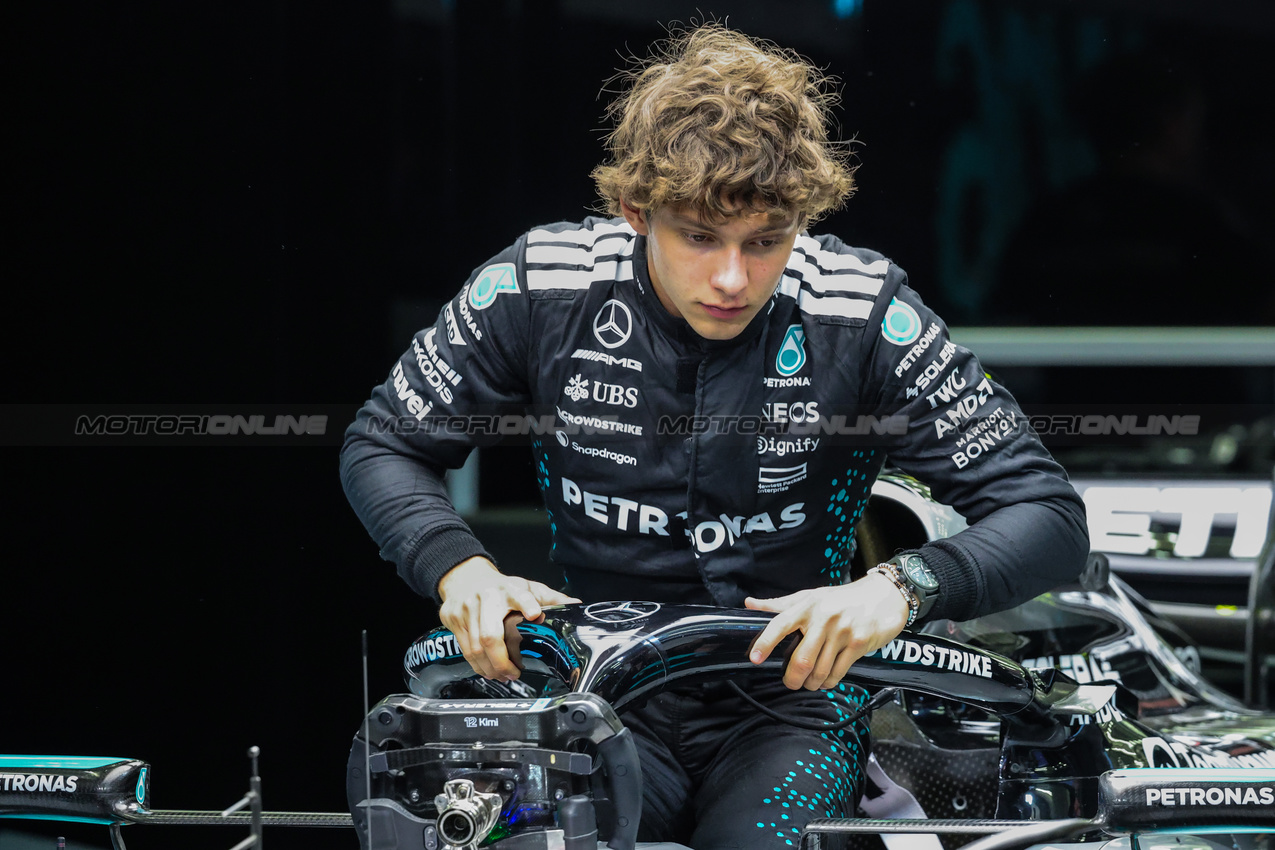 GP BAHRAIN, Andrea Kimi Antonelli (ITA), Mercedes AMG F1 
10.04.2025. Formula 1 World Championship, Rd 4, Bahrain Grand Prix, Sakhir, Bahrain, Preparation Day.
- www.xpbimages.com, EMail: requests@xpbimages.com © Copyright: Charniaux / XPB Images
