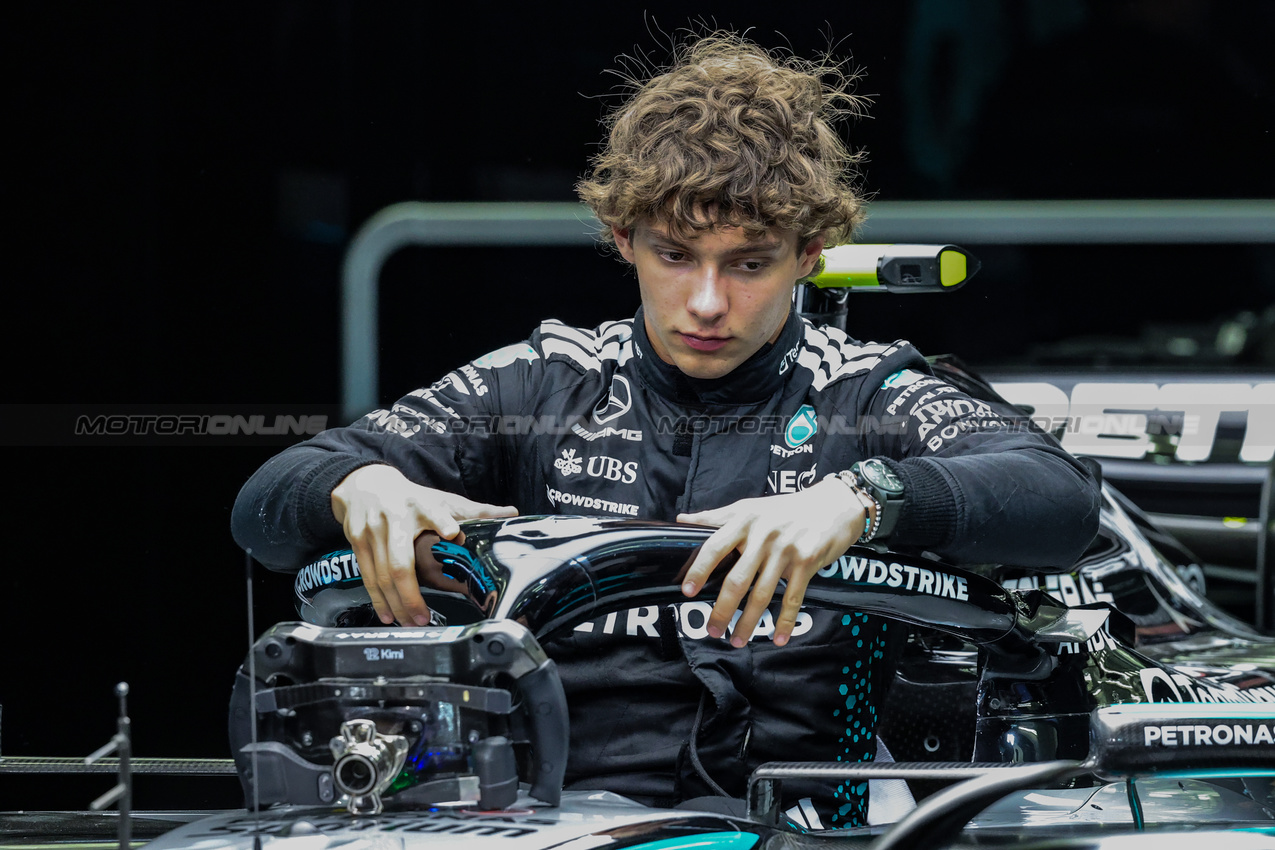GP BAHRAIN, Andrea Kimi Antonelli (ITA), Mercedes AMG F1 
10.04.2025. Formula 1 World Championship, Rd 4, Bahrain Grand Prix, Sakhir, Bahrain, Preparation Day.
- www.xpbimages.com, EMail: requests@xpbimages.com © Copyright: Charniaux / XPB Images