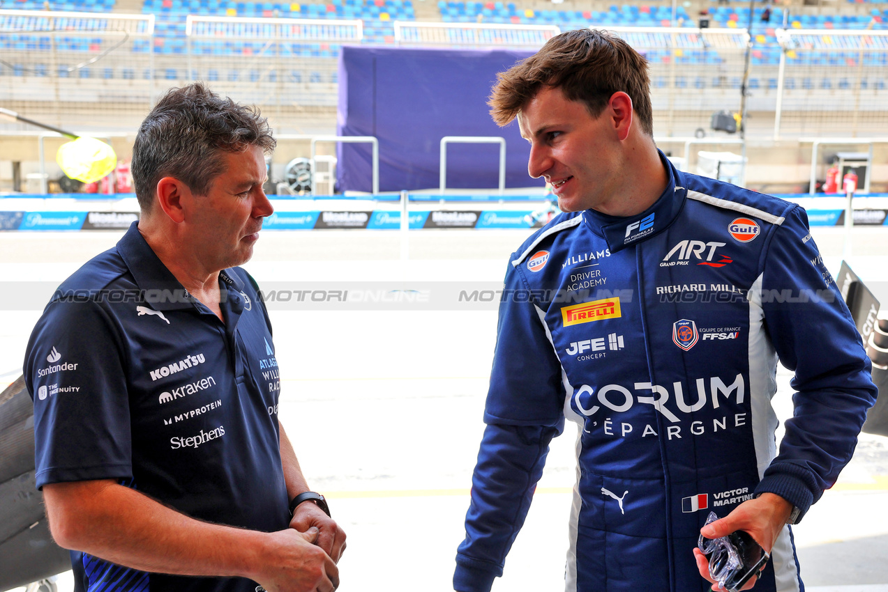 GP BAHRAIN, Victor Martins (FRA) Atlassian Williams Racing Academy Driver (Right).

10.04.2025. Formula 1 World Championship, Rd 4, Bahrain Grand Prix, Sakhir, Bahrain, Preparation Day.

- www.xpbimages.com, EMail: requests@xpbimages.com © Copyright: Batchelor / XPB Images