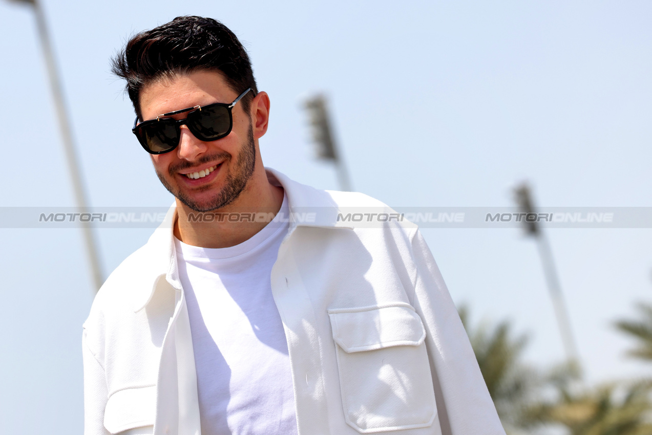 GP BAHRAIN, Esteban Ocon (FRA) Haas F1 Team.

10.04.2025. Formula 1 World Championship, Rd 4, Bahrain Grand Prix, Sakhir, Bahrain, Preparation Day.

- www.xpbimages.com, EMail: requests@xpbimages.com © Copyright: Bearne / XPB Images
