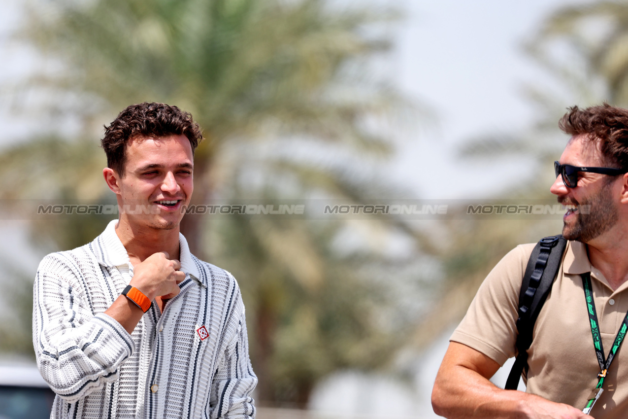 GP BAHRAIN, Lando Norris (GBR) McLaren.

10.04.2025. Formula 1 World Championship, Rd 4, Bahrain Grand Prix, Sakhir, Bahrain, Preparation Day.

- www.xpbimages.com, EMail: requests@xpbimages.com © Copyright: Bearne / XPB Images
