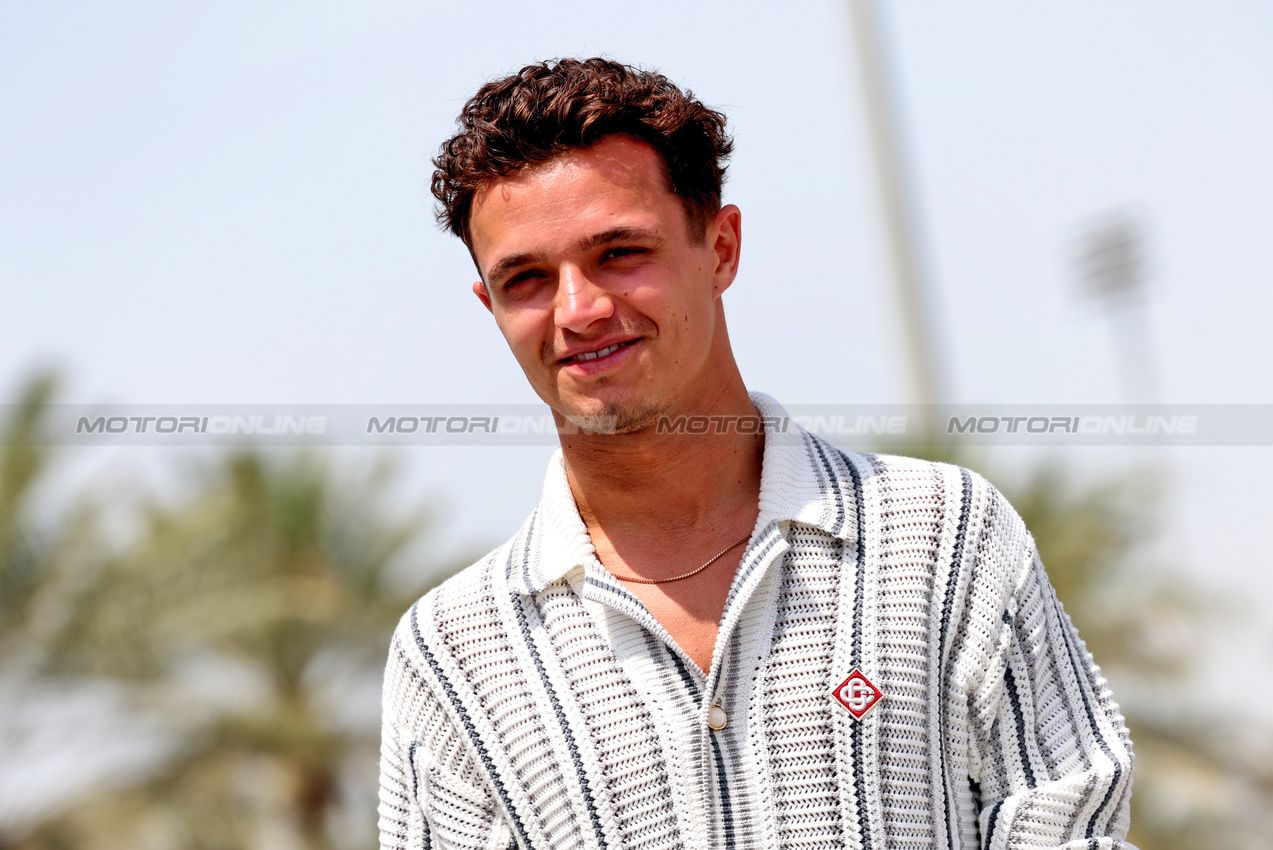 GP BAHRAIN, Lando Norris (GBR) McLaren.

10.04.2025. Formula 1 World Championship, Rd 4, Bahrain Grand Prix, Sakhir, Bahrain, Preparation Day.

- www.xpbimages.com, EMail: requests@xpbimages.com © Copyright: Bearne / XPB Images