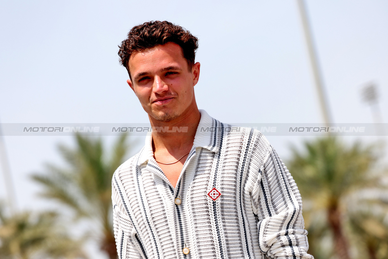GP BAHRAIN, Lando Norris (GBR) McLaren.

10.04.2025. Formula 1 World Championship, Rd 4, Bahrain Grand Prix, Sakhir, Bahrain, Preparation Day.

- www.xpbimages.com, EMail: requests@xpbimages.com © Copyright: Bearne / XPB Images