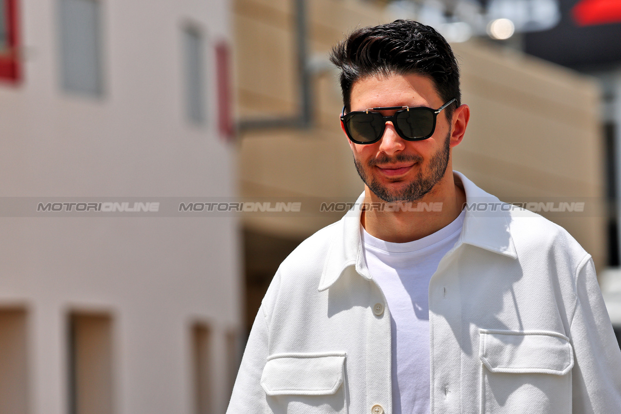 GP BAHRAIN, Esteban Ocon (FRA) Haas F1 Team.

10.04.2025. Formula 1 World Championship, Rd 4, Bahrain Grand Prix, Sakhir, Bahrain, Preparation Day.

- www.xpbimages.com, EMail: requests@xpbimages.com © Copyright: Batchelor / XPB Images
