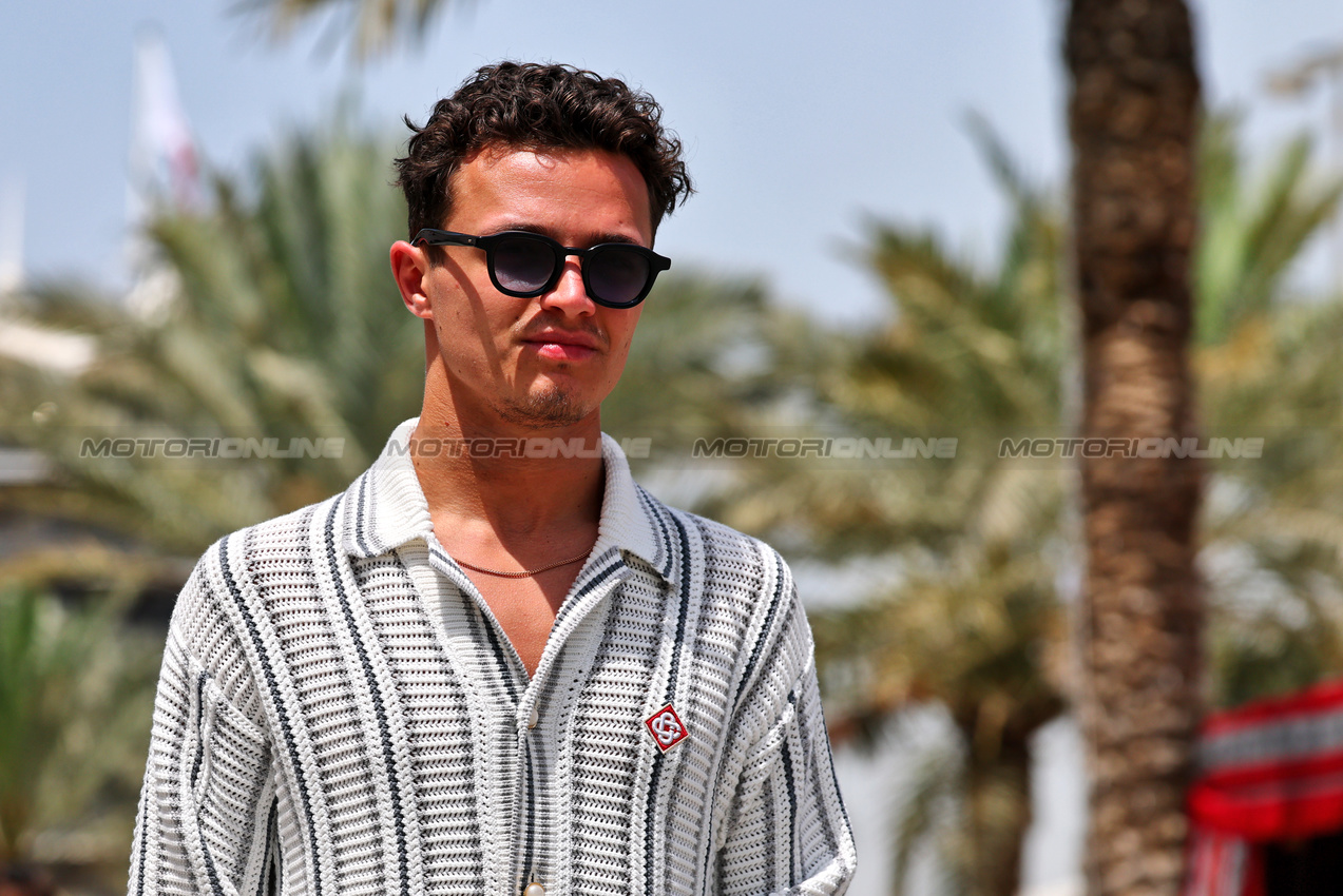 GP BAHRAIN, Lando Norris (GBR) McLaren.

10.04.2025. Formula 1 World Championship, Rd 4, Bahrain Grand Prix, Sakhir, Bahrain, Preparation Day.

- www.xpbimages.com, EMail: requests@xpbimages.com © Copyright: Batchelor / XPB Images