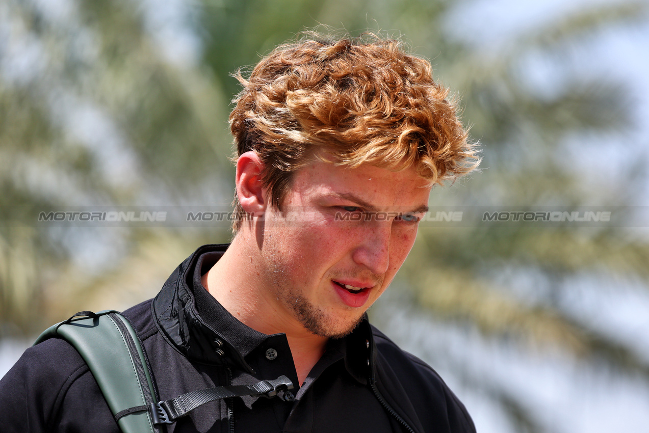 GP BAHRAIN, Liam Lawson (NZL) Racing Bulls.

10.04.2025. Formula 1 World Championship, Rd 4, Bahrain Grand Prix, Sakhir, Bahrain, Preparation Day.

- www.xpbimages.com, EMail: requests@xpbimages.com © Copyright: Batchelor / XPB Images